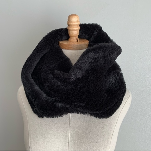 NWT American Eagle faux fur scarf black one size - Picture 1 of 5